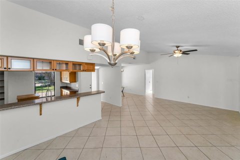 House in Palm Harbor, Florida 3 bedrooms, 135.54 sq.m. № 1773717 - photo 16