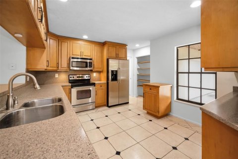 House in Palm Harbor, Florida 3 bedrooms, 135.54 sq.m. № 1773717 - photo 9