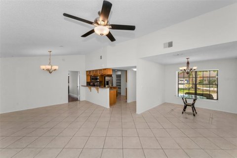 House in Palm Harbor, Florida 3 bedrooms, 135.54 sq.m. № 1773717 - photo 17