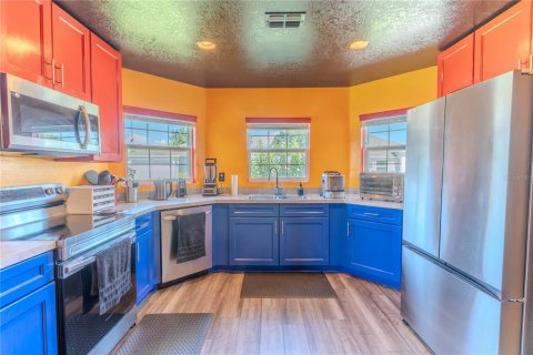 House in Winter Haven, Florida 3 bedrooms, 137.31 sq.m. № 1875851 - photo 9