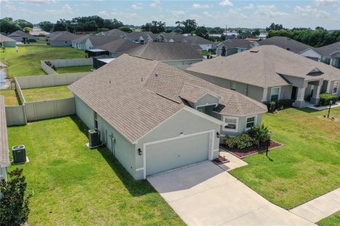 House in Winter Haven, Florida 3 bedrooms, 137.31 sq.m. № 1875851 - photo 2