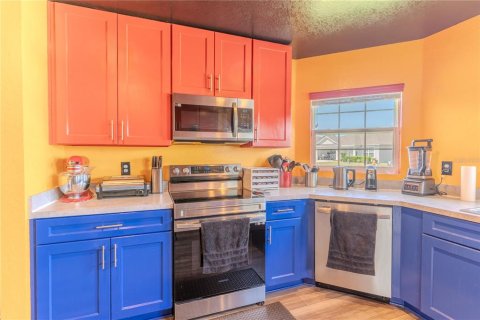 House in Winter Haven, Florida 3 bedrooms, 137.31 sq.m. № 1875851 - photo 8