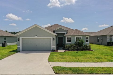 House in Winter Haven, Florida 3 bedrooms, 137.31 sq.m. № 1875851 - photo 1