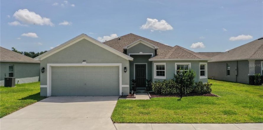 House in Winter Haven, Florida 3 bedrooms, 137.31 sq.m. № 1875851