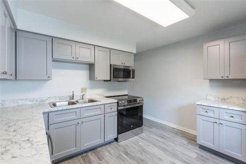 Adosado en venta en Tampa, Florida, 2 dormitorios, 99.78 m2 № 1886176 - foto 7