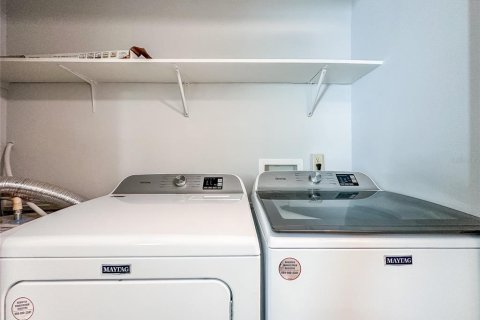 Adosado en venta en Tampa, Florida, 2 dormitorios, 99.78 m2 № 1886176 - foto 13