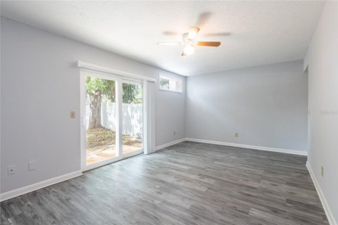Adosado en venta en Tampa, Florida, 2 dormitorios, 99.78 m2 № 1886176 - foto 11