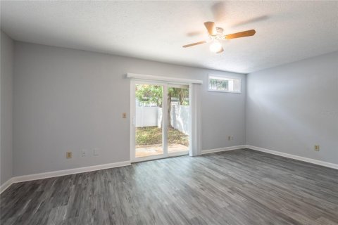 Adosado en venta en Tampa, Florida, 2 dormitorios, 99.78 m2 № 1886176 - foto 10
