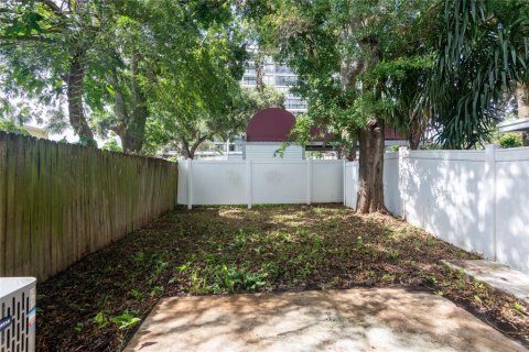 Adosado en venta en Tampa, Florida, 2 dormitorios, 99.78 m2 № 1886176 - foto 4