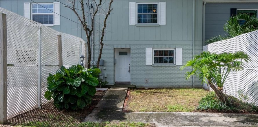 Adosado en Tampa, Florida 2 dormitorios, 99.78 m2 № 1886176