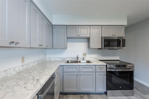 Adosado en venta en Tampa, Florida, 2 dormitorios, 99.78 m2 № 1886176 - foto 8