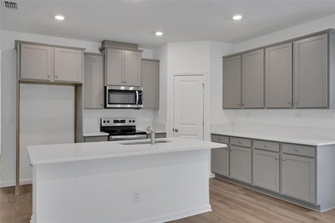 House in Orange Park, Florida 4 bedrooms, 203.27 sq.m. № 2129431 - photo 6