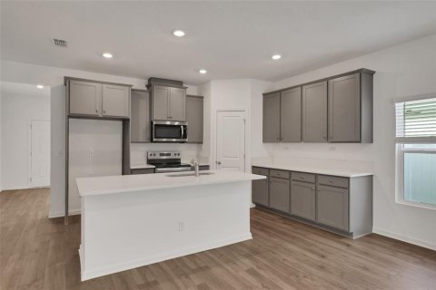 House in Orange Park, Florida 4 bedrooms, 203.27 sq.m. № 2129431 - photo 7
