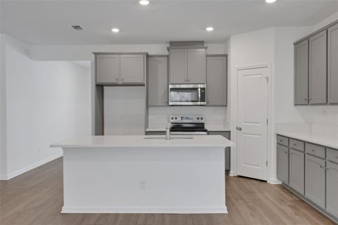 House in Orange Park, Florida 4 bedrooms, 203.27 sq.m. № 2129431 - photo 8