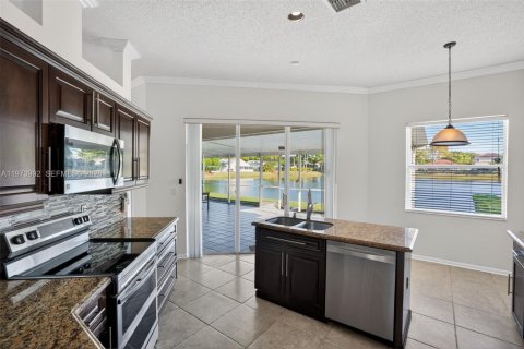 Купить виллу или дом в Хомстед, Флорида 4 спальни, 168.62м2, № 2033569 - фото 15