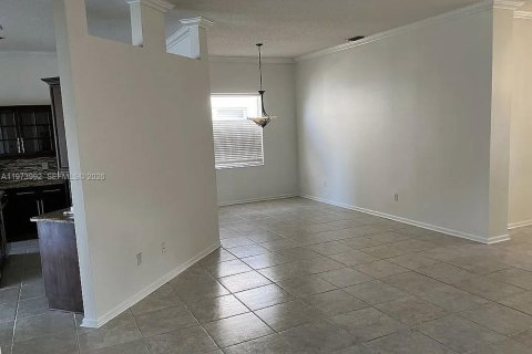 Купить виллу или дом в Хомстед, Флорида 4 спальни, 168.62м2, № 2033569 - фото 8