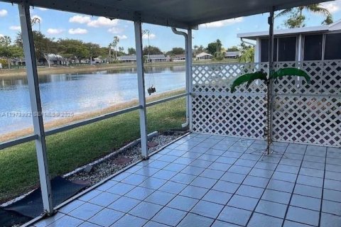 Купить виллу или дом в Хомстед, Флорида 4 спальни, 168.62м2, № 2033569 - фото 9