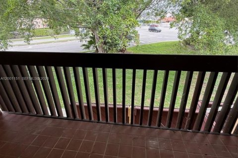 House in Miami, Florida 3 bedrooms, 139.35 sq.m. № 2067795 - photo 20