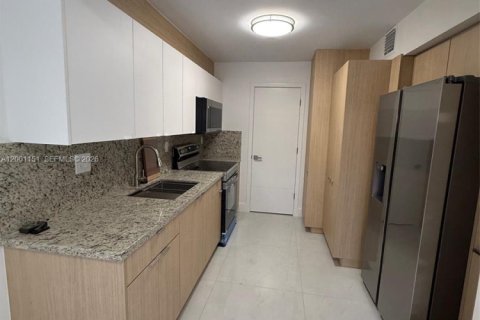 House in Miami, Florida 3 bedrooms, 139.35 sq.m. № 2067795 - photo 9