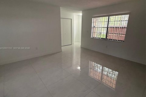 House in Miami, Florida 3 bedrooms, 139.35 sq.m. № 2067795 - photo 5