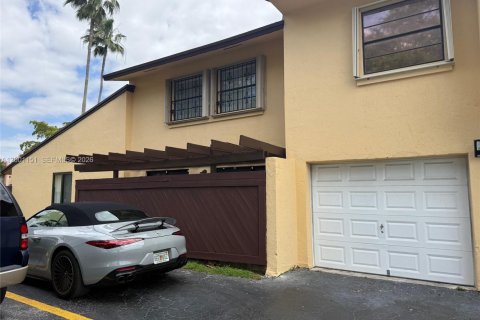 House in Miami, Florida 3 bedrooms, 139.35 sq.m. № 2067795