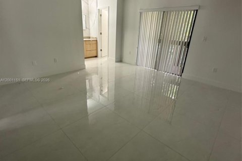House in Miami, Florida 3 bedrooms, 139.35 sq.m. № 2067795 - photo 21