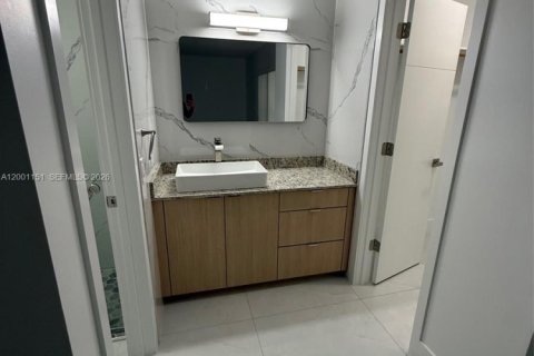 House in Miami, Florida 3 bedrooms, 139.35 sq.m. № 2067795 - photo 18