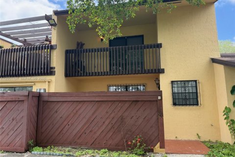 House in Miami, Florida 3 bedrooms, 139.35 sq.m. № 2067795 - photo 2