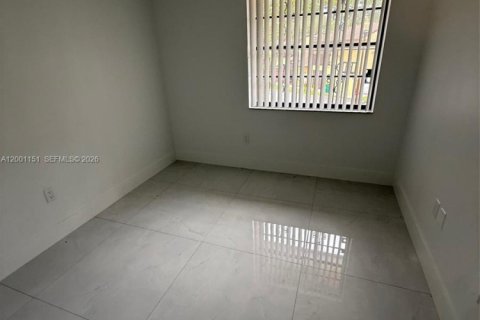 House in Miami, Florida 3 bedrooms, 139.35 sq.m. № 2067795 - photo 15