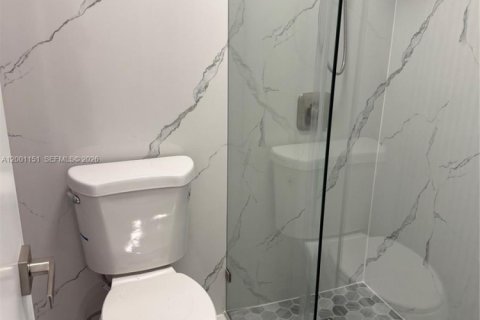 House in Miami, Florida 3 bedrooms, 139.35 sq.m. № 2067795 - photo 17