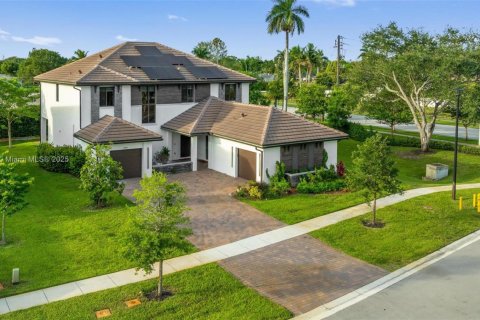 House in Davie, Florida 5 bedrooms, 381.46 sq.m. № 1784050 - photo 1
