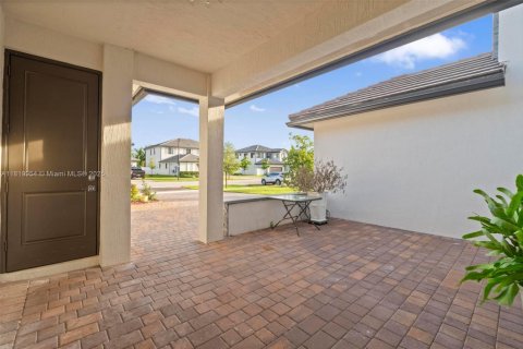 House in Davie, Florida 5 bedrooms, 381.46 sq.m. № 1784050 - photo 19
