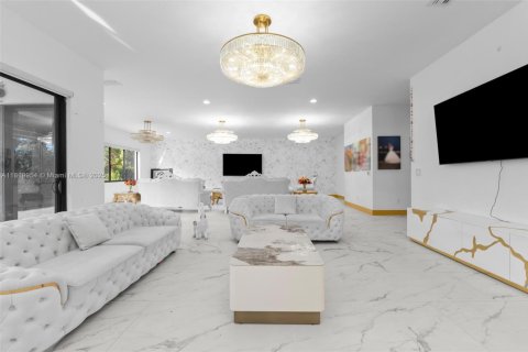House in Davie, Florida 5 bedrooms, 381.46 sq.m. № 1784050 - photo 27