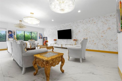 House in Davie, Florida 5 bedrooms, 381.46 sq.m. № 1784050 - photo 23
