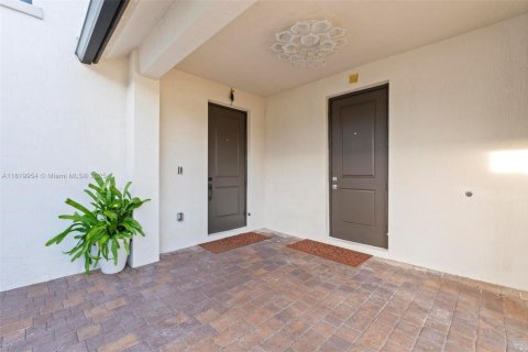 House in Davie, Florida 5 bedrooms, 381.46 sq.m. № 1784050 - photo 20