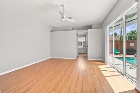 House in Spring Hill, Florida 4 bedrooms, 186.55 sq.m. № 2347077 - photo 10