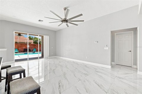 House in Spring Hill, Florida 4 bedrooms, 186.55 sq.m. № 2347077 - photo 3