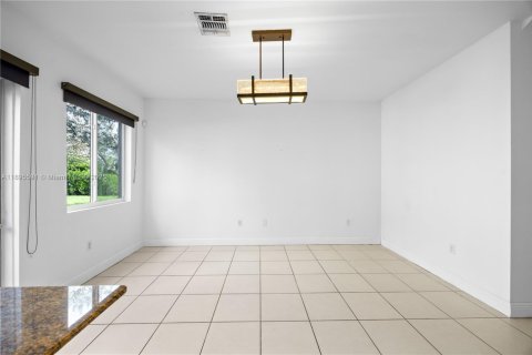 Купить таунхаус в Майами-Гарденс, Флорида 3 спальни, 147.62м2, № 1947685 - фото 9