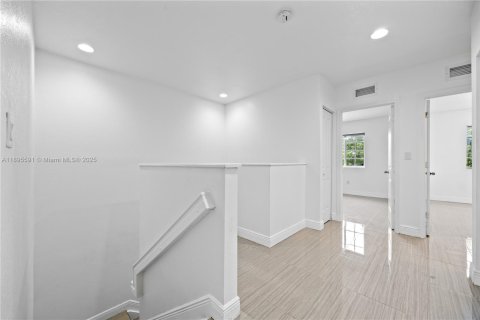 Купить таунхаус в Майами-Гарденс, Флорида 3 спальни, 147.62м2, № 1947685 - фото 21