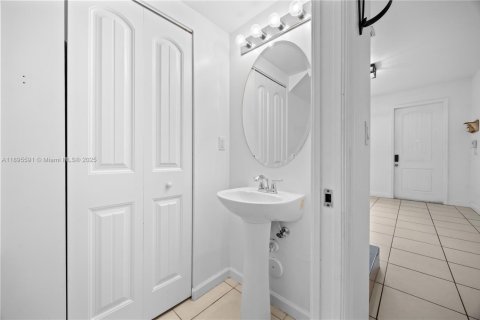 Купить таунхаус в Майами-Гарденс, Флорида 3 спальни, 147.62м2, № 1947685 - фото 15
