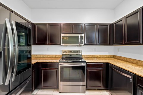 Купить таунхаус в Майами-Гарденс, Флорида 3 спальни, 147.62м2, № 1947685 - фото 11