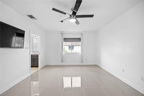 Купить таунхаус в Майами-Гарденс, Флорида 3 спальни, 147.62м2, № 1947685 - фото 24