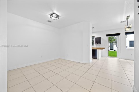 Купить таунхаус в Майами-Гарденс, Флорида 3 спальни, 147.62м2, № 1947685 - фото 5
