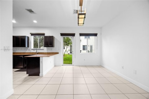 Купить таунхаус в Майами-Гарденс, Флорида 3 спальни, 147.62м2, № 1947685 - фото 8