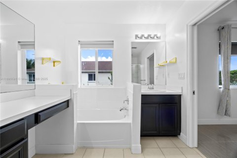 Купить таунхаус в Майами-Гарденс, Флорида 3 спальни, 147.62м2, № 1947685 - фото 27