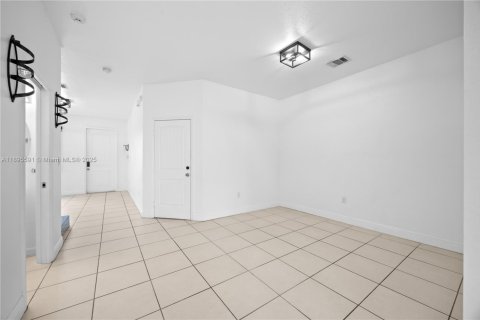 Купить таунхаус в Майами-Гарденс, Флорида 3 спальни, 147.62м2, № 1947685 - фото 17
