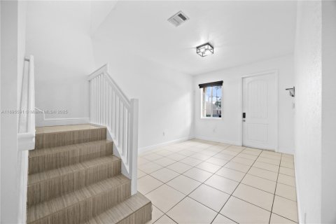 Купить таунхаус в Майами-Гарденс, Флорида 3 спальни, 147.62м2, № 1947685 - фото 19