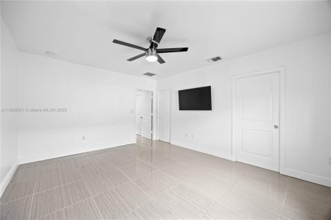 Купить таунхаус в Майами-Гарденс, Флорида 3 спальни, 147.62м2, № 1947685 - фото 25