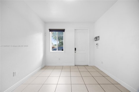 Купить таунхаус в Майами-Гарденс, Флорида 3 спальни, 147.62м2, № 1947685 - фото 3
