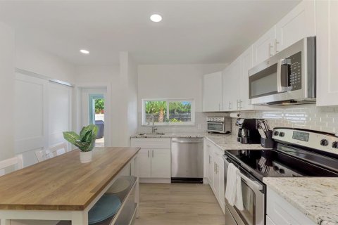 Villa ou maison à louer à Sarasota, Floride: 3 chambres, 114.64 m2 № 2296533 - photo 18